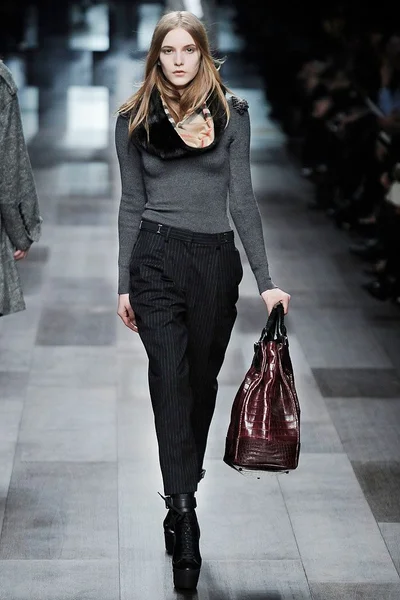 Look 18